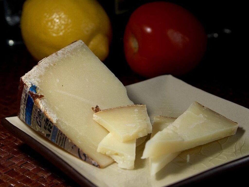 Pecorino: The Essence of Italian Sheep's Milk Cheese. Imagem de PDPhotos por Pixabay.