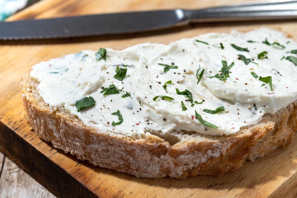 The Rich History of Cream Cheese: From Origins to Iconic Spread. Image by chandlervid85 on Freepik.