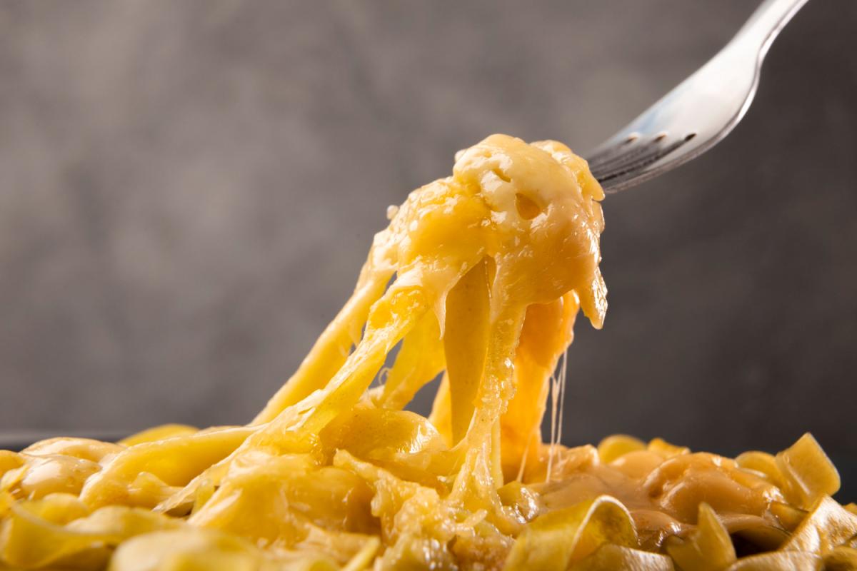 The Ultimate Guide to Homemade Macaroni and Cheese. Image by Freepik.