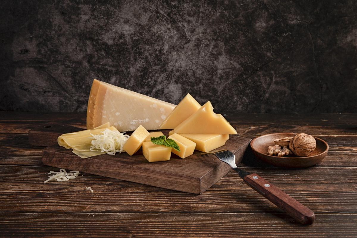 Mastering the Art of Cheese Boards: A Comprehensive Guide. Imagem de wirestock no Freepik.